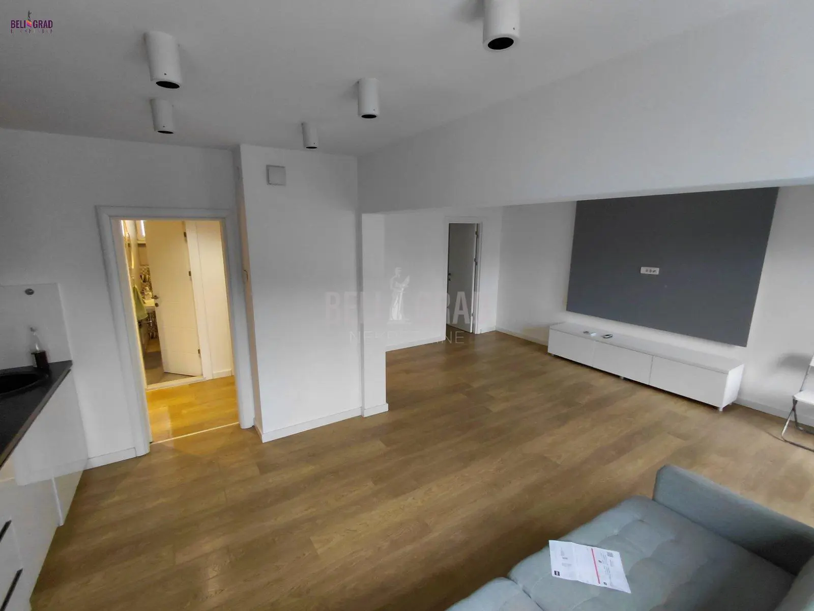 Trosoban stanovi Stari Grad Dorćol gornji 1300 evra 