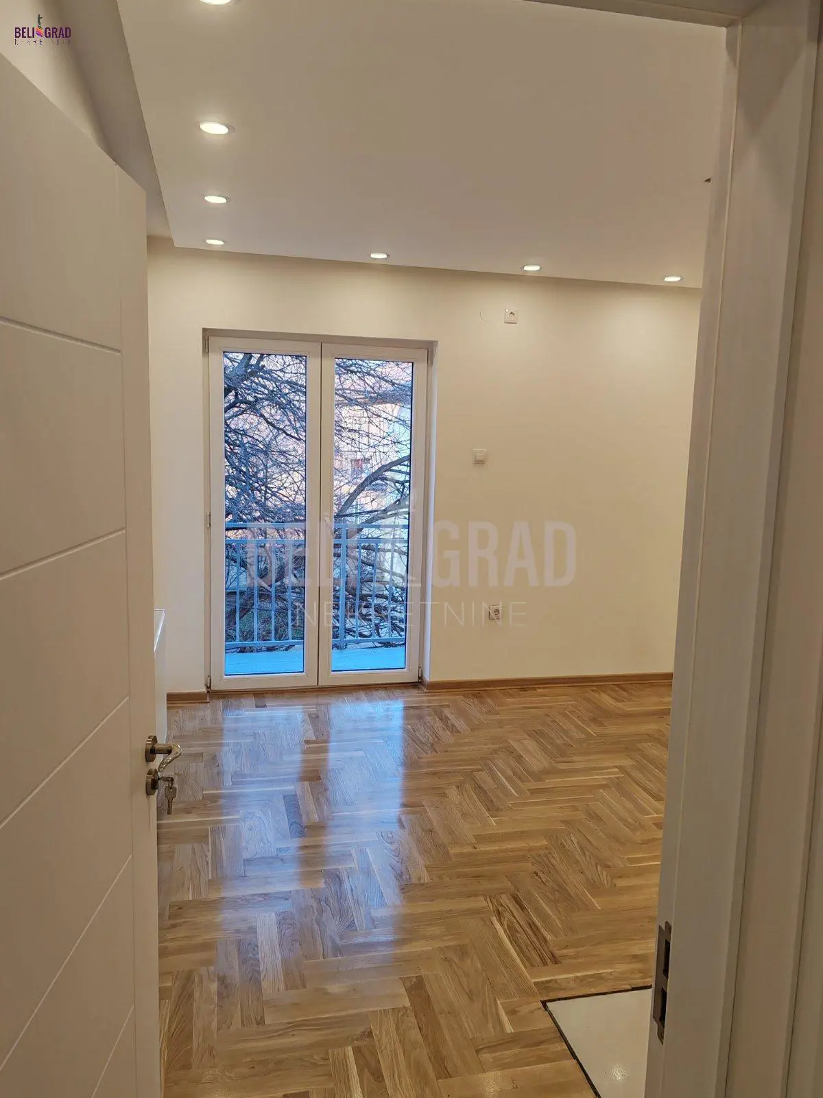 Trosoban stanovi Čukarica Železnik 193000 evra 