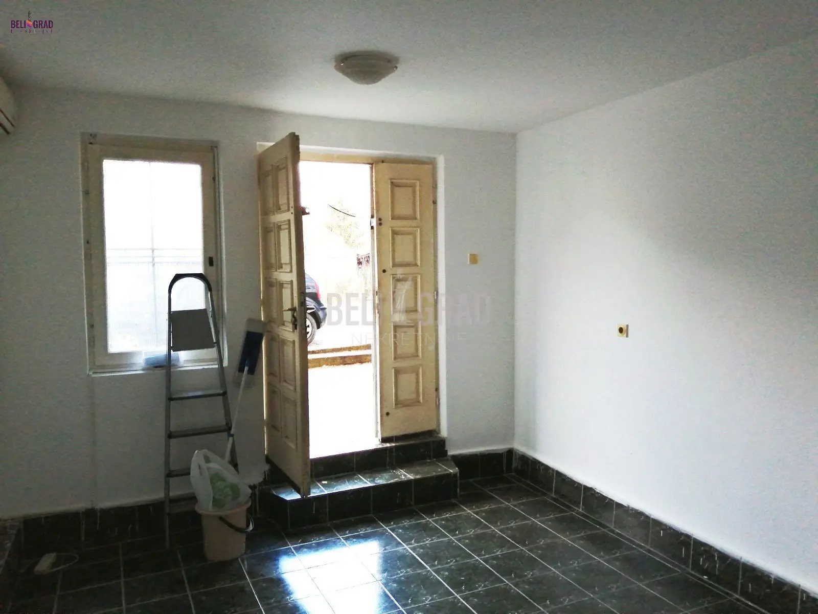 Beograd Čukarica lokal i skladišta 250 evra 