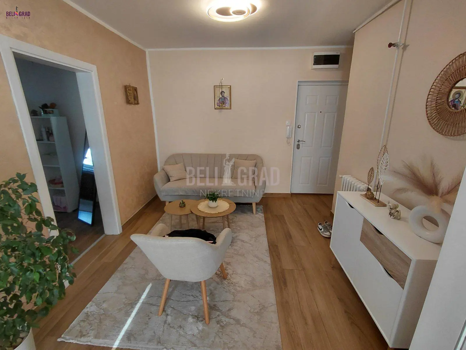  uknjizeni Četvorosoban stanovi Zemun Zemun centar 149000 evra 