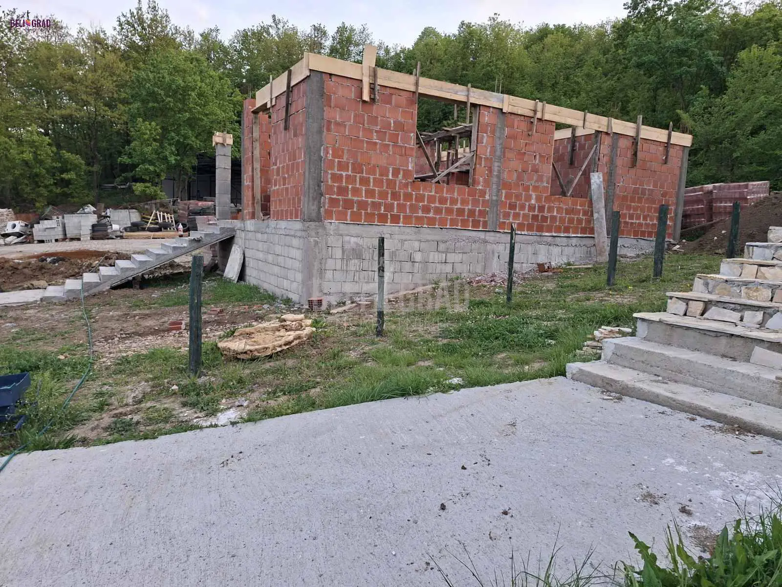  uknjizeni plac  Barajevo 40000 evra 