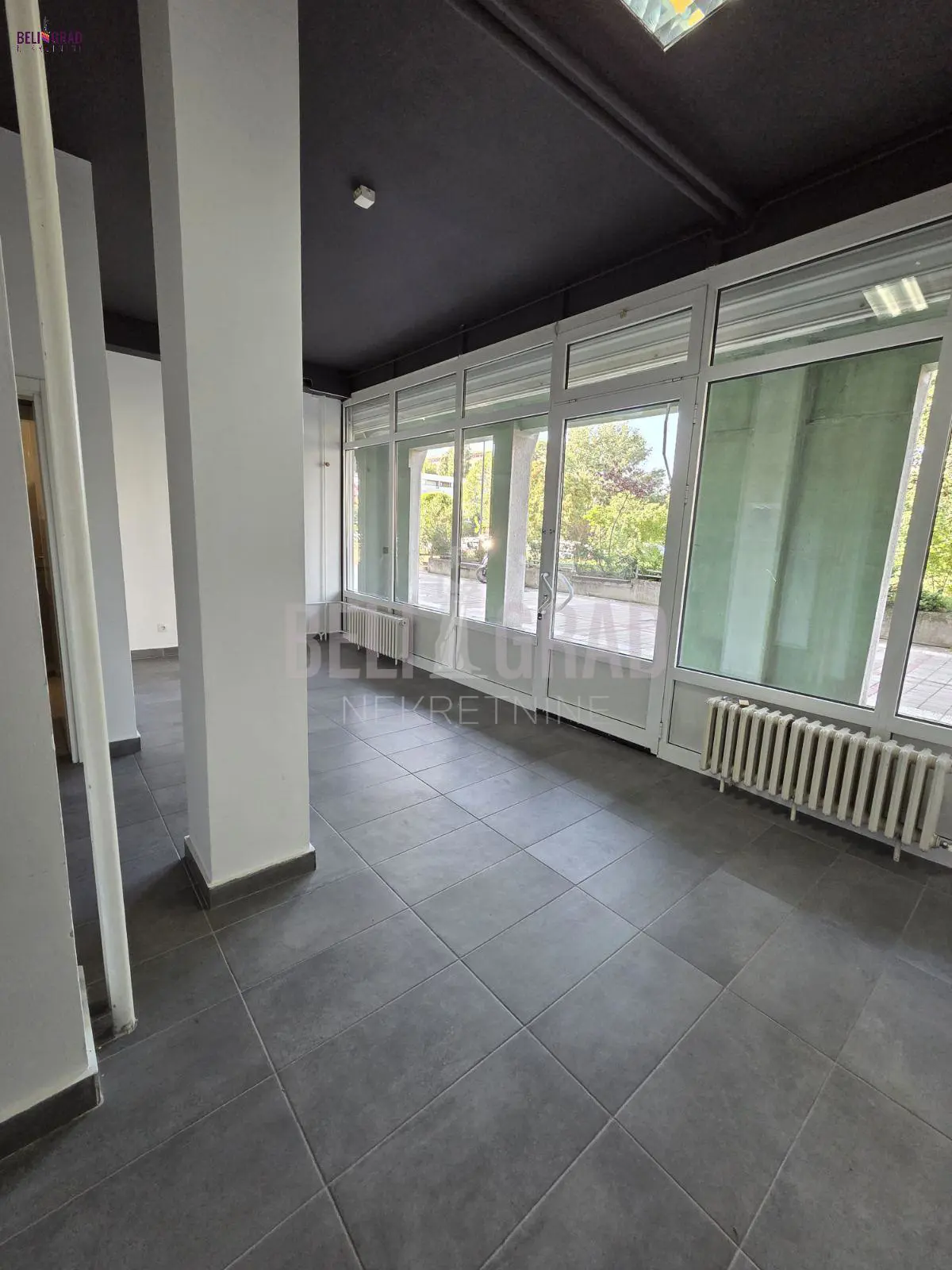 Beograd  lokal i skladišta 240000 evra 