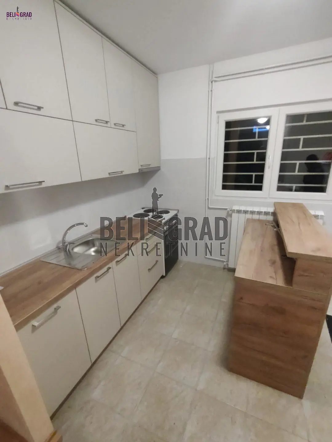 Trosoban stanovi Zemun Zemun centar 400 evra 