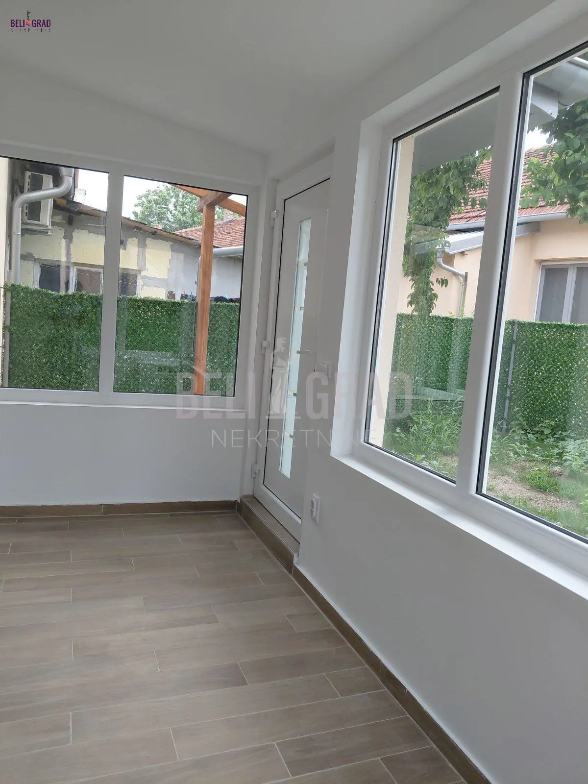 Trosoban stanovi  Severni bulevar 148200 evra 