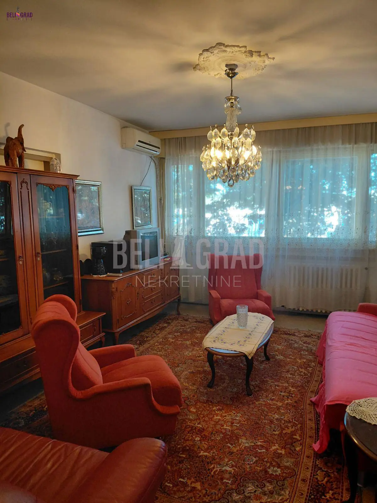 Trosoban stanovi Zemun Zemun centar 600 evra 