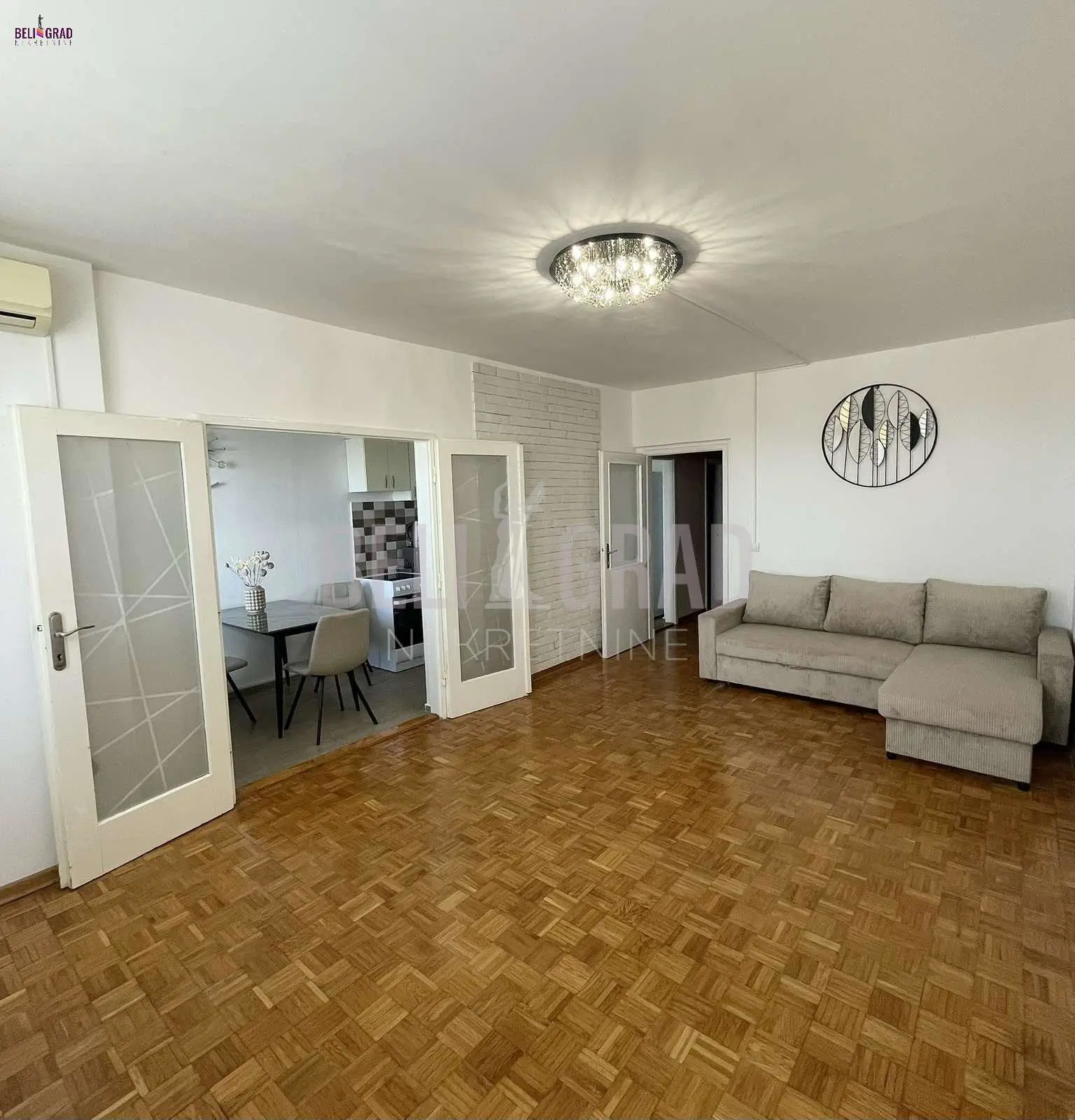 stanovi Beograd Novi Beograd Blok 11c (Stari Merkator) Bulevar Mihajla Pupina  uknjizeni Trosoban 