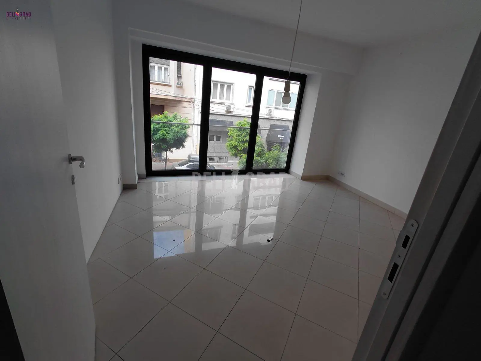 Beograd Stari Grad  uknjizeni poslovni prostor 1285000 evra 