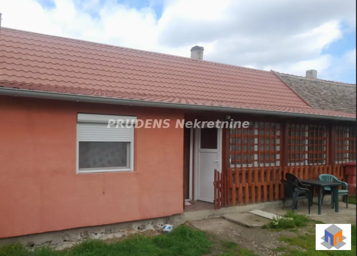 kuće Pećinci Deč Karlovčić 