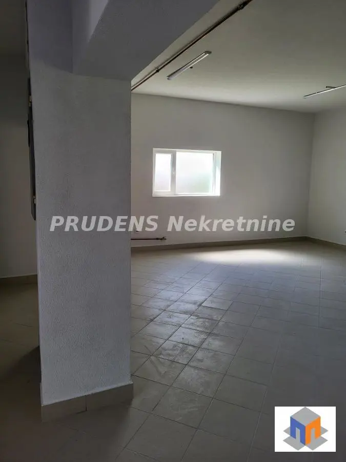 poslovni prostor Čukarica Banovo brdo 1200 evra 
