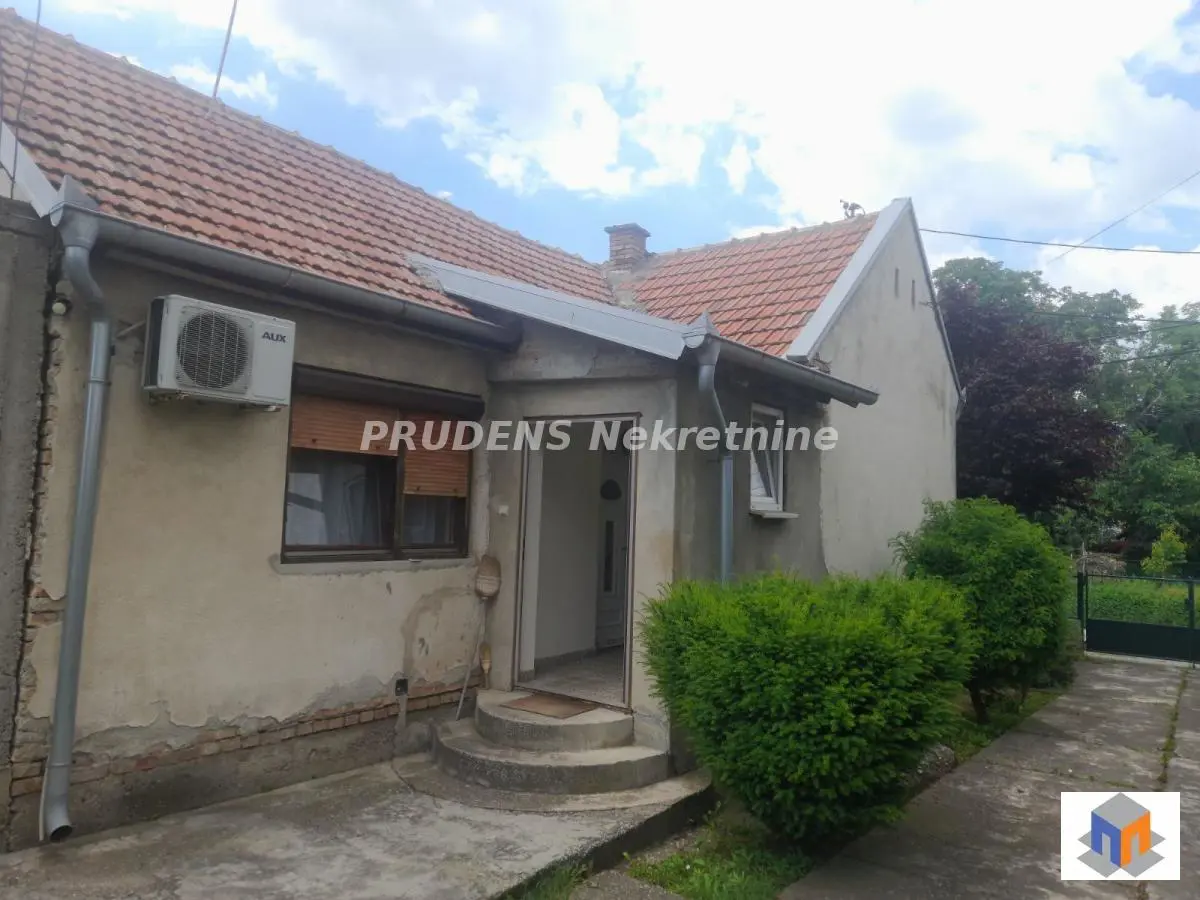 Beograd Surčin  uknjizeni kuće 234000 evra 