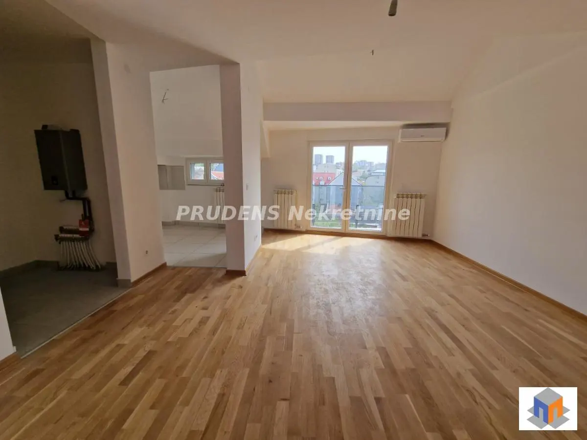 uknjizeni  novogradnja Četvorosoban stanovi Zvezdara Učiteljsko naselje 210000 evra