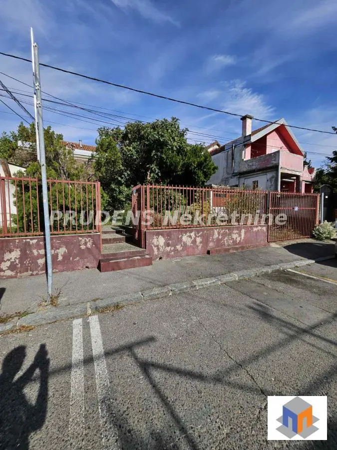 Beograd Zvezdara  uknjizeni kuće 138000 evra 