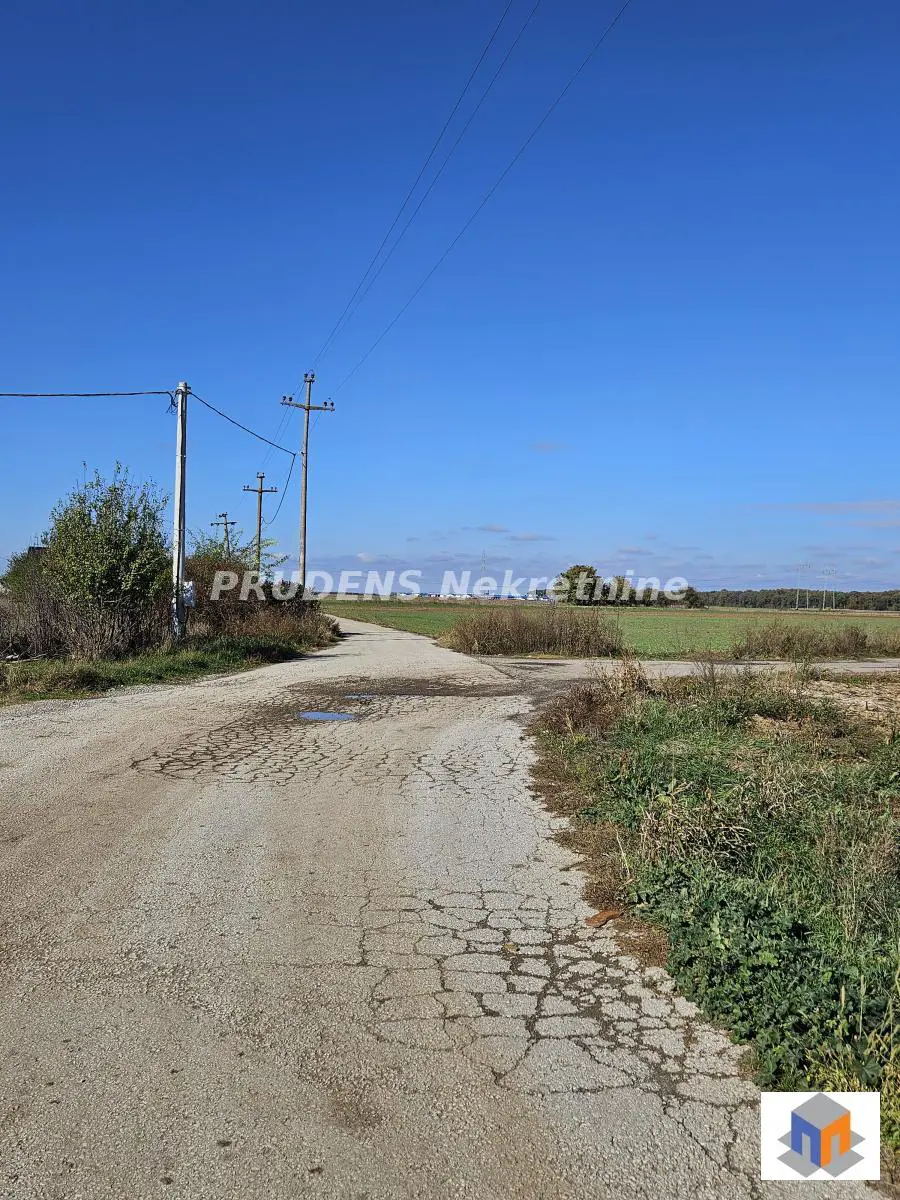 Beograd Surčin  uknjizeni plac 158000 evra 