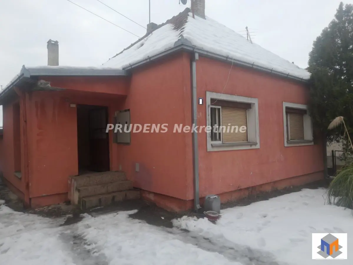 Beograd Surčin  uknjizeni kuće 150000 evra 