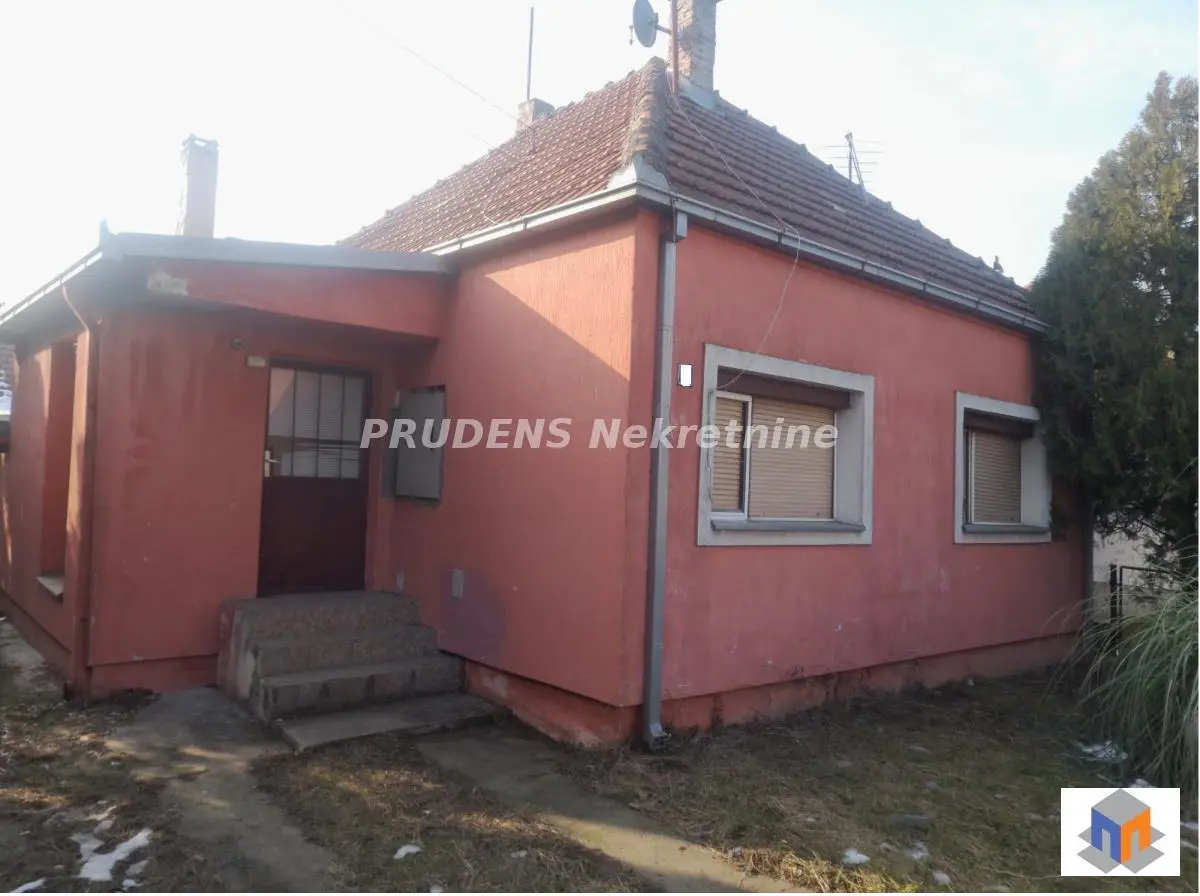 Beograd Surčin  uknjizeni kuće 150000 evra 