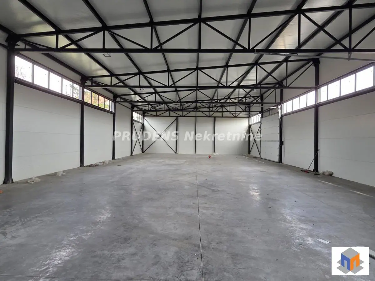  novogradnja poslovni prostor Surčin Surčin Centar 2400 evra 