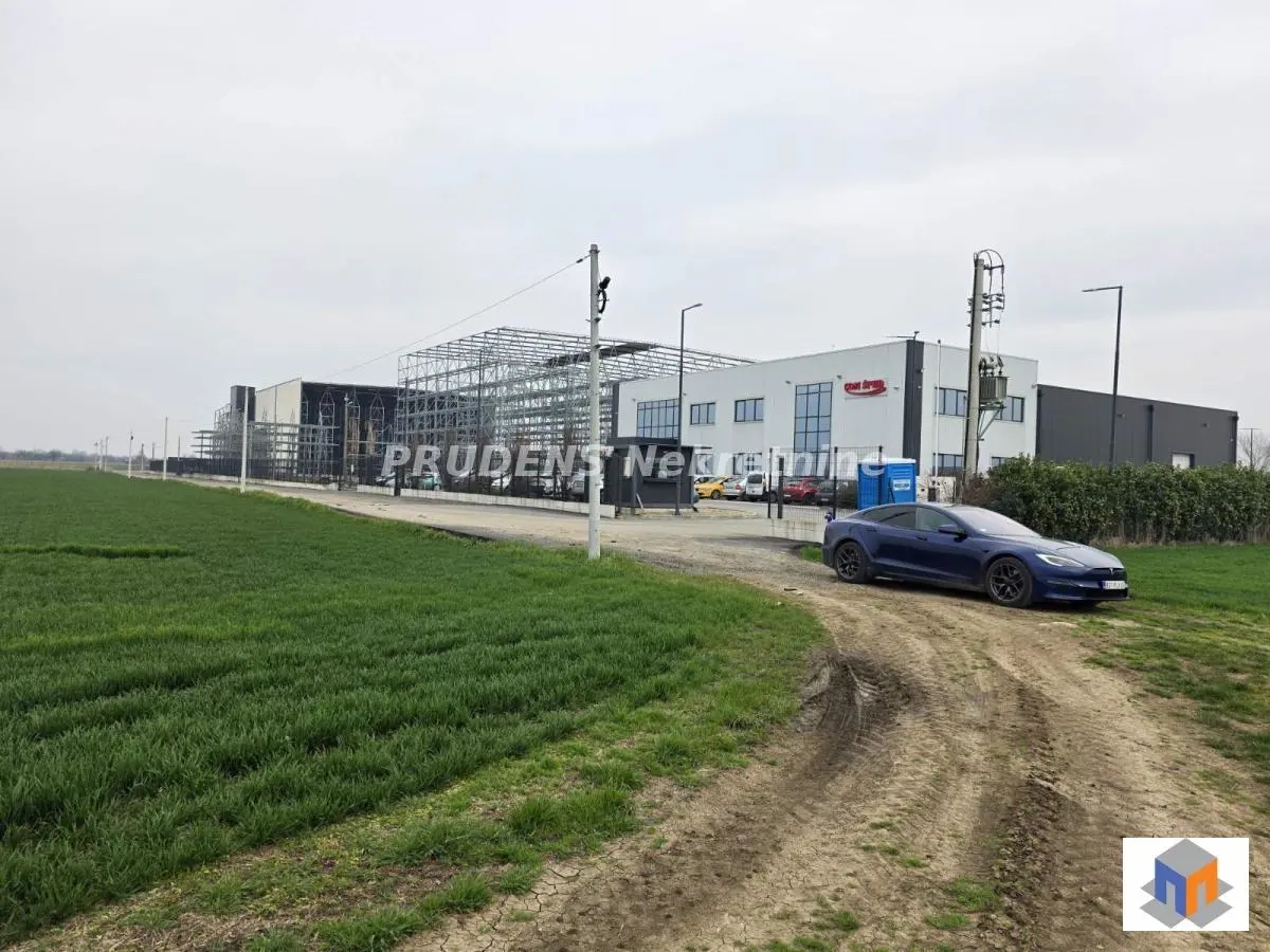  uknjizeni plac Surčin Surčin naselje 915000 evra 