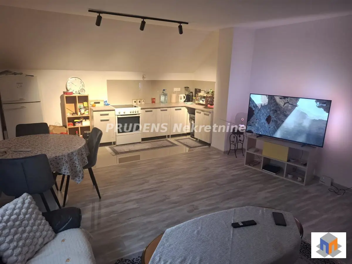  uknjizeni  novogradnja Trosoban stanovi Okolina - 83800 evra 