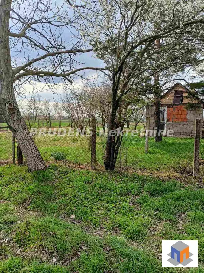  uknjizeni kuće Okolina - 33000 evra 