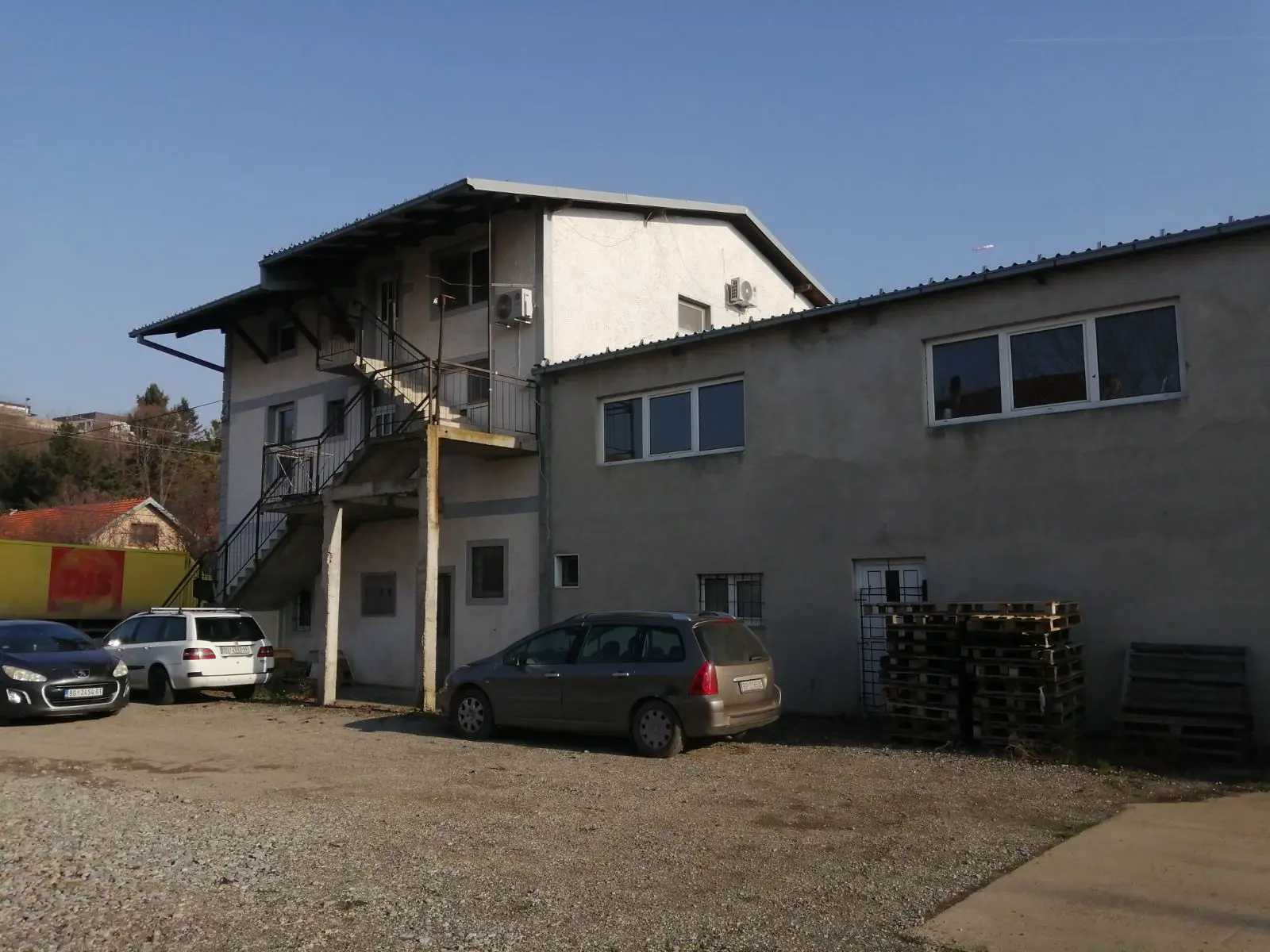 poslovni prostor Surčin Surčin naselje 900000 evra 