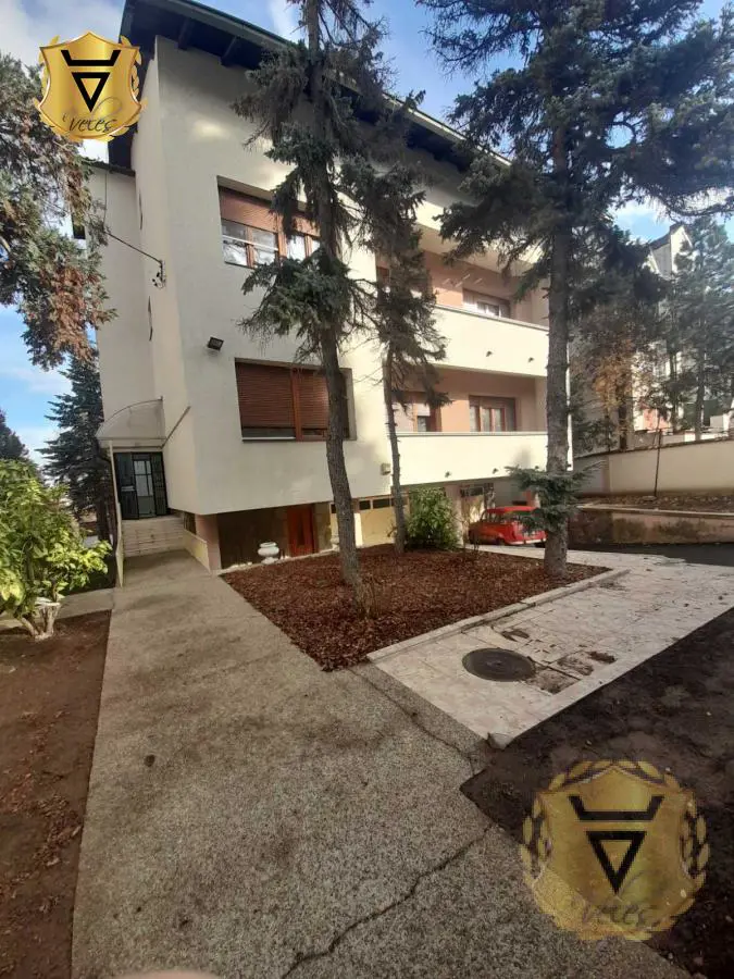 Beograd Savski venac kuće 6200 evra 