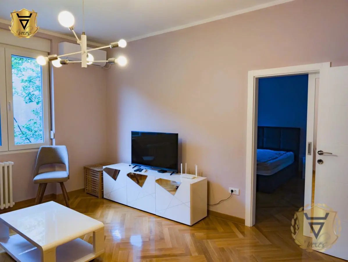 Dvosoban stanovi Vračar Hram 1200 evra 
