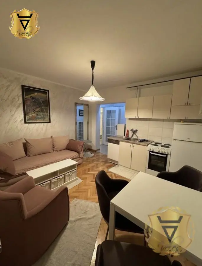 Trosoban stanovi Čukarica Banovo brdo 650 evra 