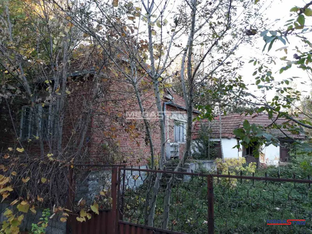 BRANIČEVSKI OKRUG Petrovac na Mlavi plac 45000 evra 