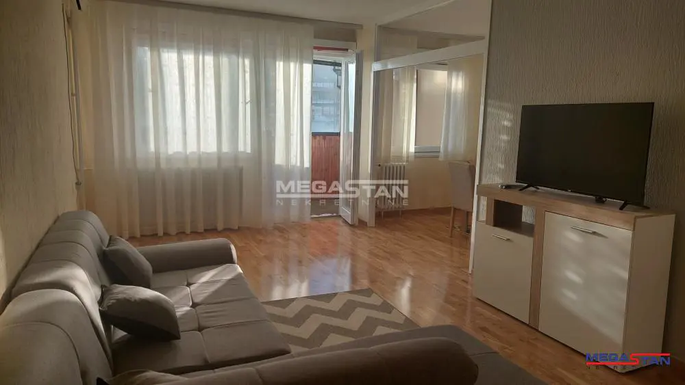 Dvoiposoban stanovi Novi Beograd Bežanijski blokovi (61 do 64) 650 evra 