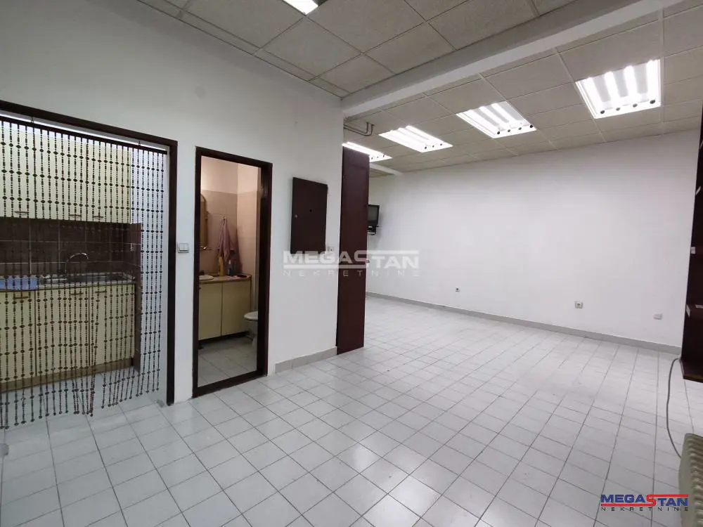 poslovni prostor Vračar Južni bulevar 430 evra 