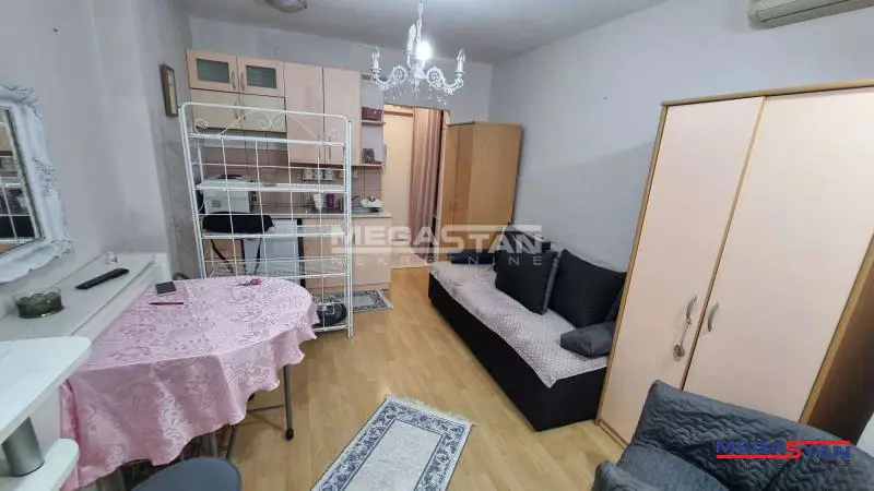 Beograd Voždovac Garsonjera stanovi 300 evra 