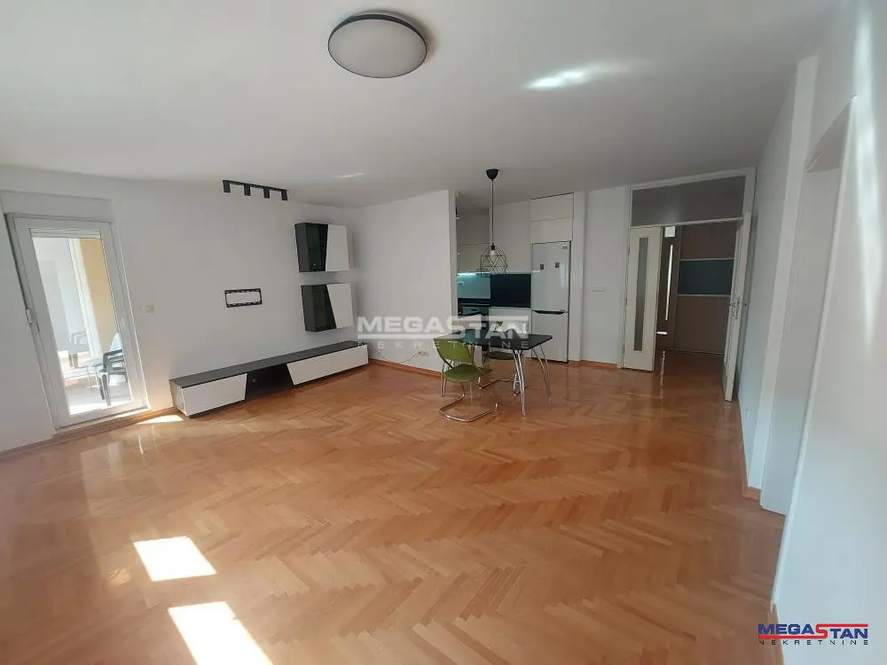 Beograd Voždovac Troiposoban stanovi 1000 evra 