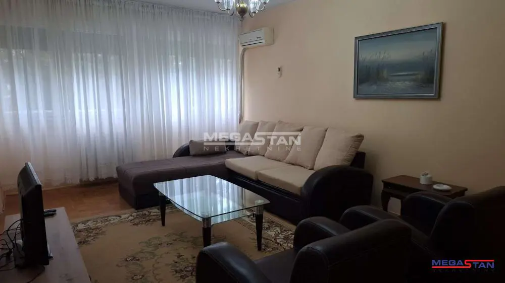 Dvosoban stanovi Novi Beograd Hotel Yu i Stari merkator 600 evra 