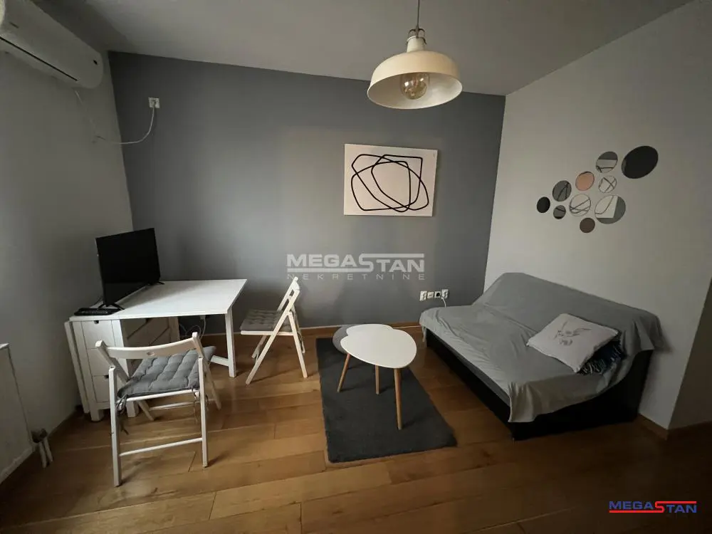 Jednoiposoban stanovi Zvezdara Mirijevo I II III IV 400 evra 