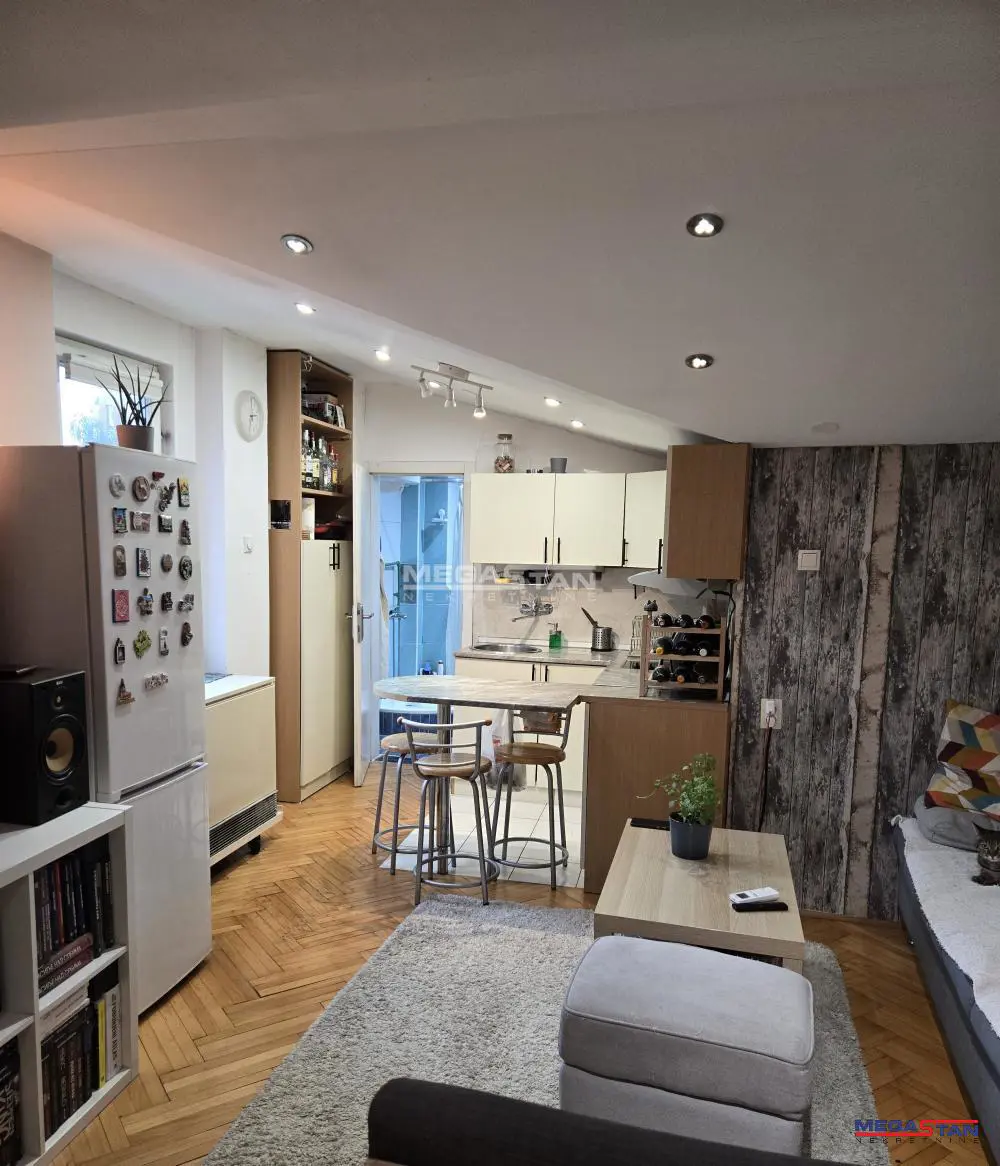 Jednoiposoban stanovi Vračar Crveni krst 121000 evra 