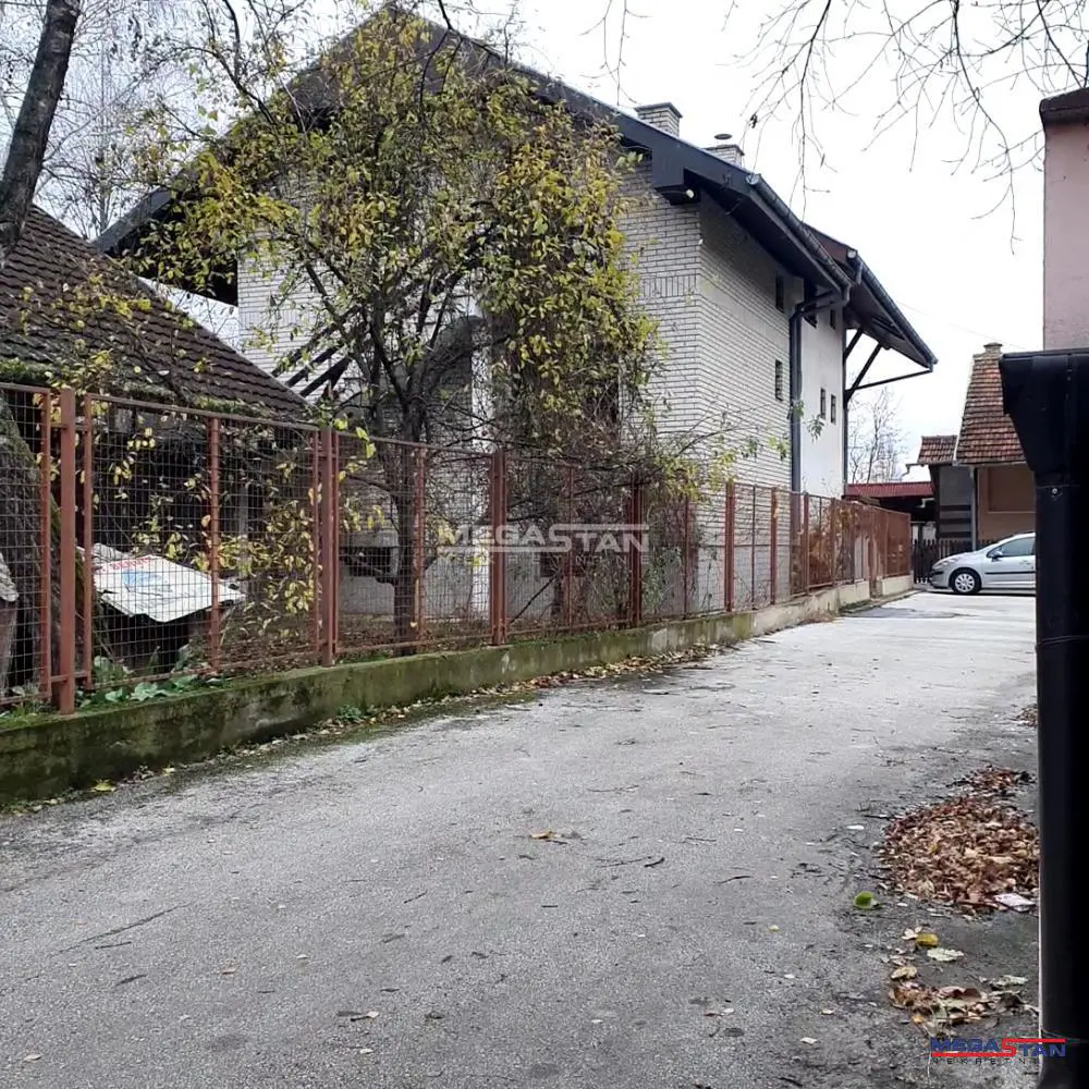 POMORAVSKI OKRUG Jagodina kuće 100000 evra 