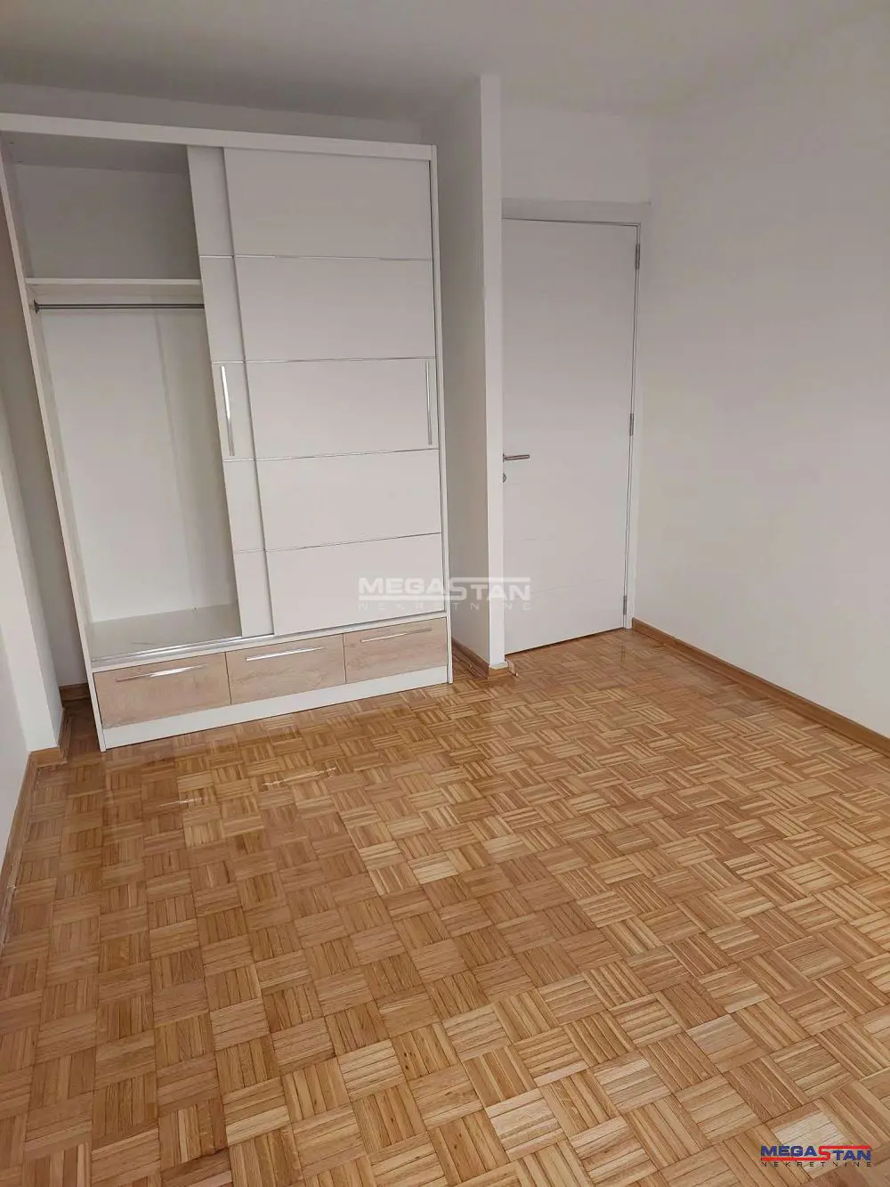 Trosoban stanovi Novi Beograd Savski blokovi (44 45 70 70a) 600 evra 