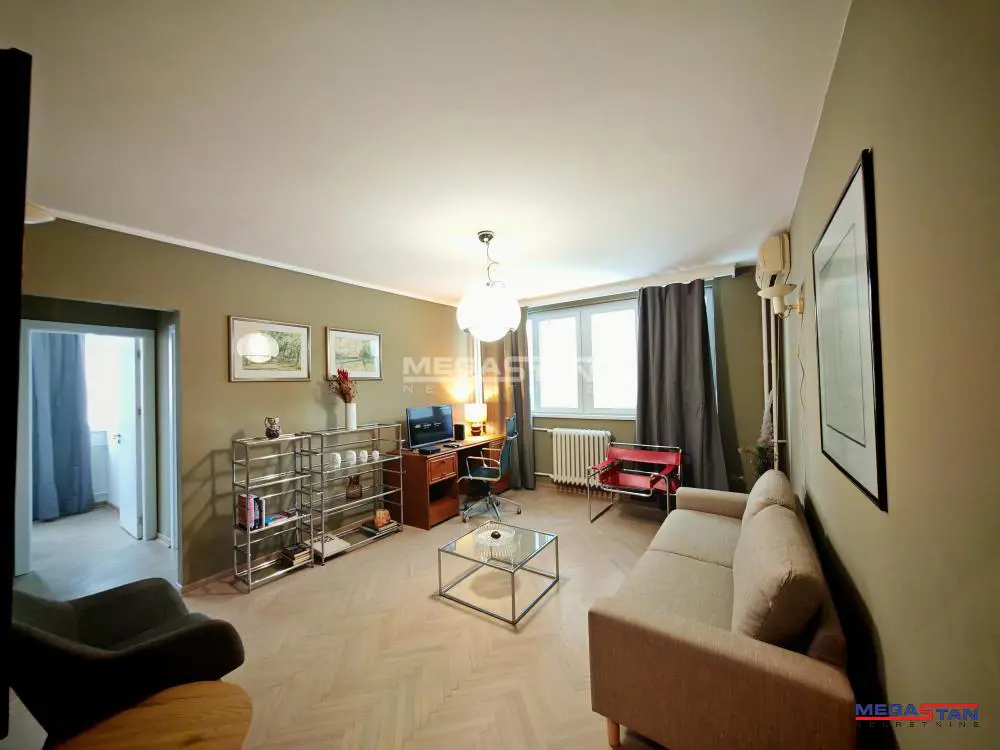 Dvoiposoban stanovi Vračar Kalenić 900 evra 