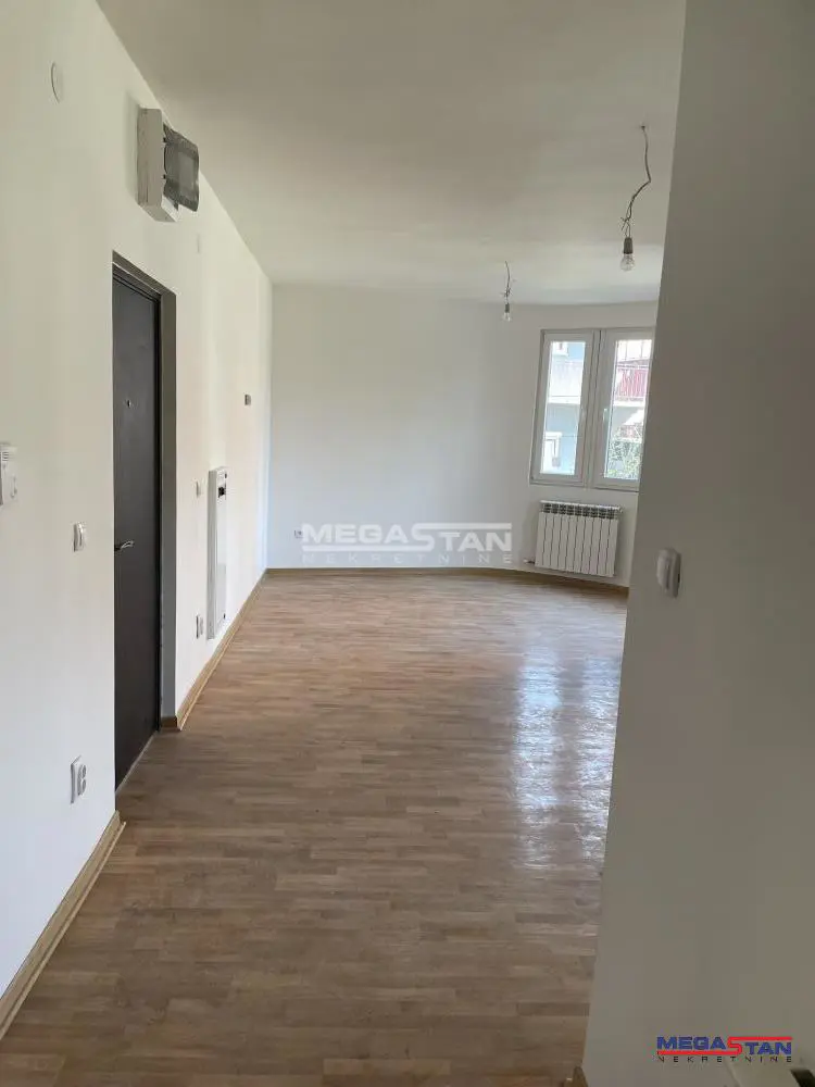 Dvosoban stanovi Zvezdara Cvetkova pijaca 165000 evra 