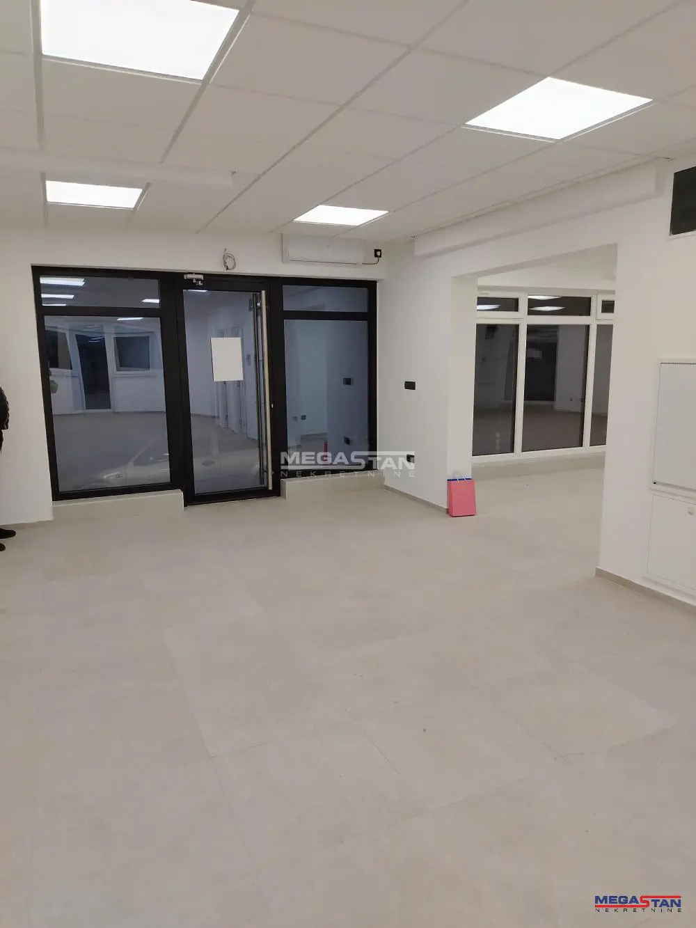 poslovni prostor Zvezdara Učiteljsko naselje 1600 evra 