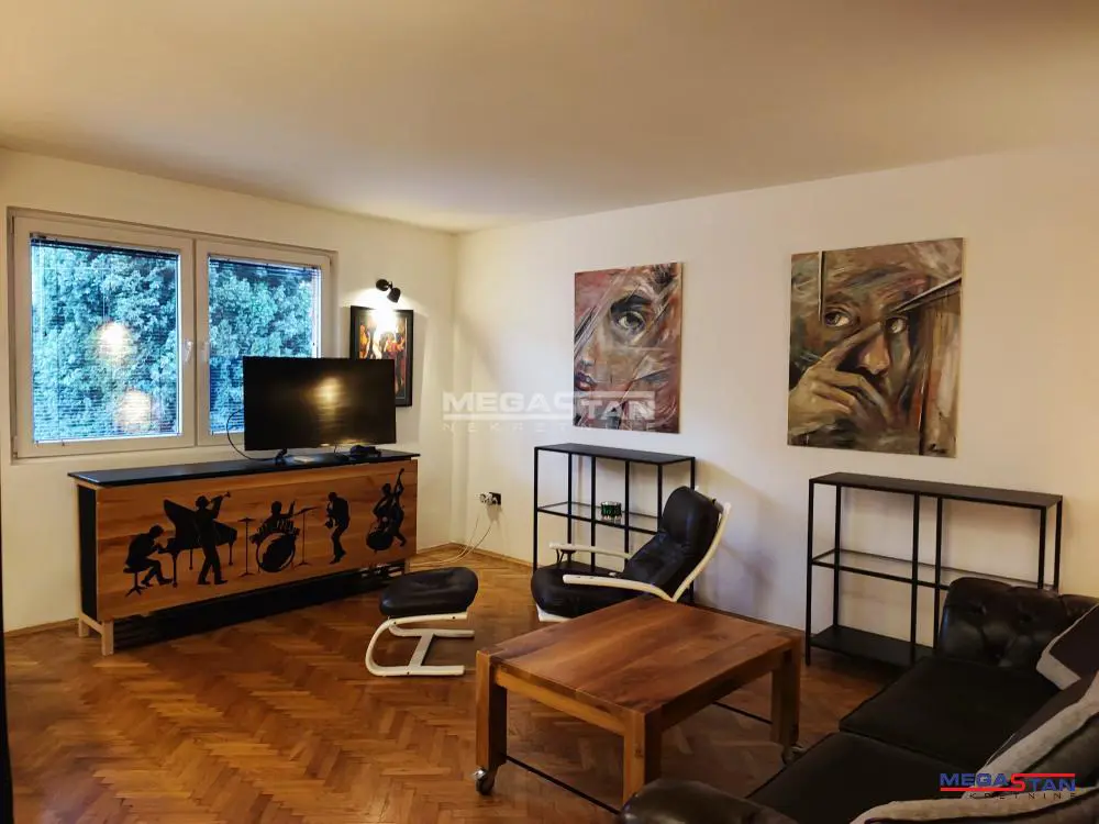 Trosoban stanovi Palilula Karaburma 700 evra 