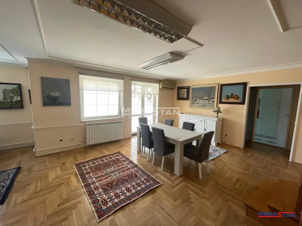 Četvorosoban stanovi Vračar Hram 1200 evra 