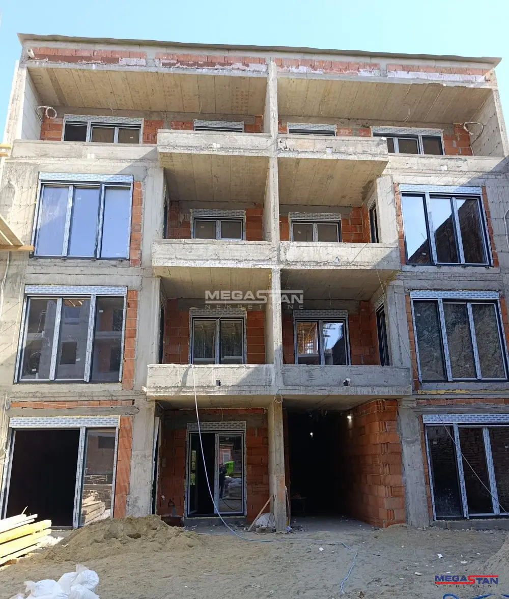 Troiposoban stanovi Pančevo centar 178350 evra 