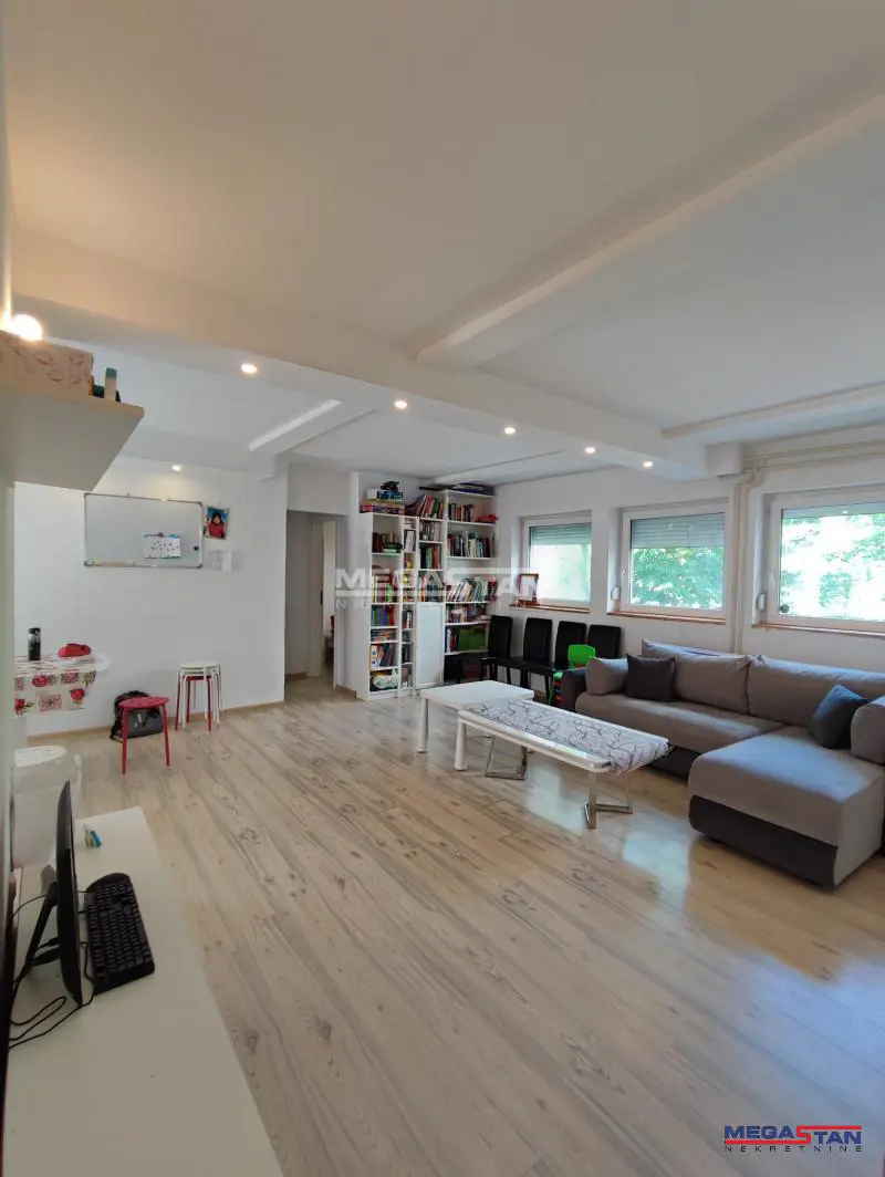 Petosoban stanovi Novi Beograd Bežanijski blokovi (61 do 64) 249000 evra 