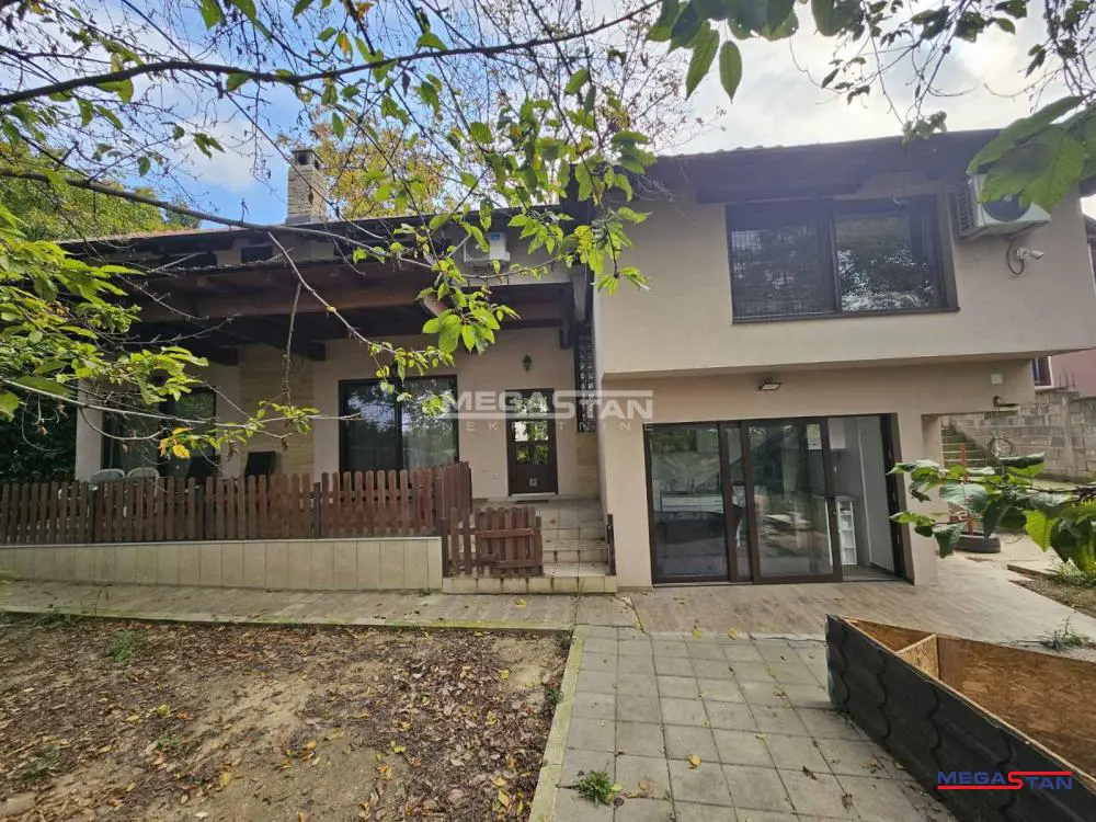 Beograd Čukarica kuće 250000 evra 