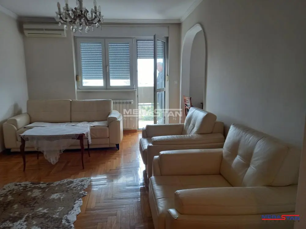 Troiposoban stanovi Novi Beograd Blok 28 450000 evra 