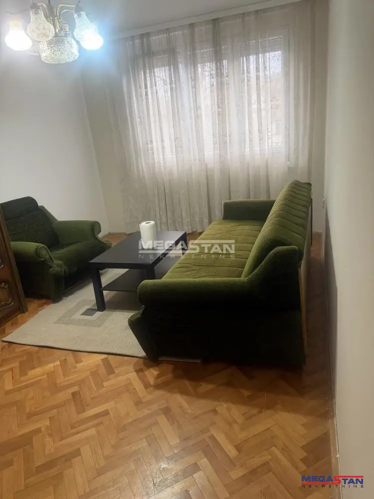 Dvoiposoban stanovi Palilula Karaburma 450 evra 