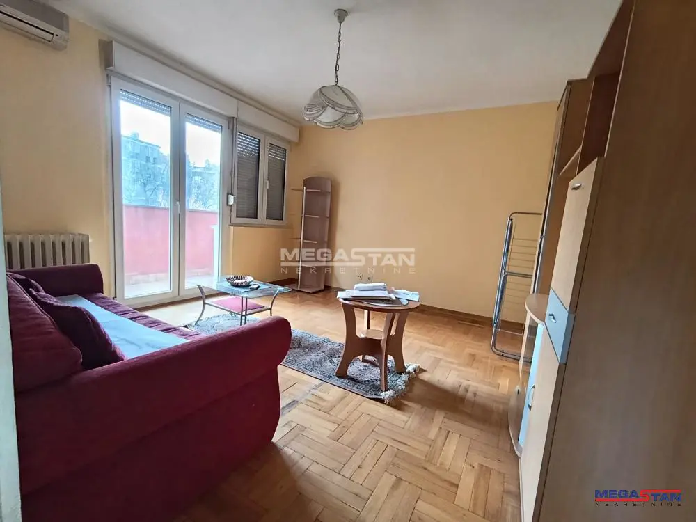 Dvosoban stanovi Savski venac Senjak 450 evra 