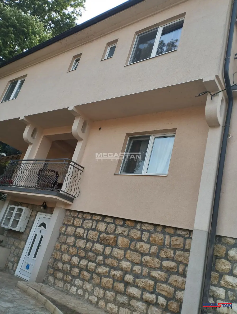 MAČVANSKI OKRUG Loznica kuće 490000 evra 