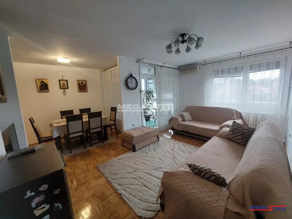Beograd Voždovac Trosoban stanovi 650 evra 